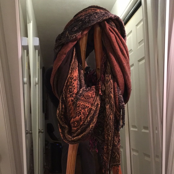 Large Reversible Scarf - Picture 4 of 5